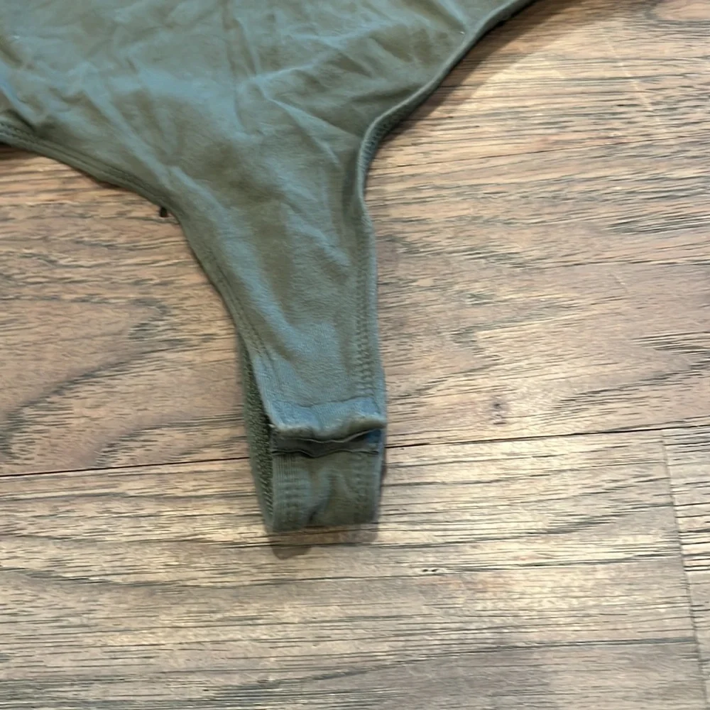 Guess bodysuit top size medium